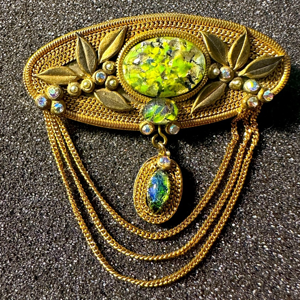 Vintage Marena Germany brooch. Excellent condition. Gold plated.